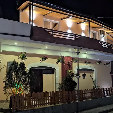 The Parkside I Apartament Berat